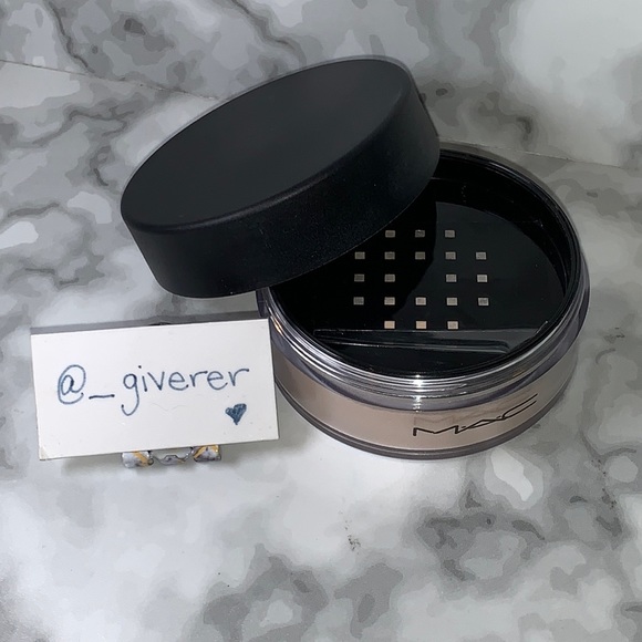 NC15 Select Sheer Loose Powder MAC Cosmetics - Picture 5 of 12